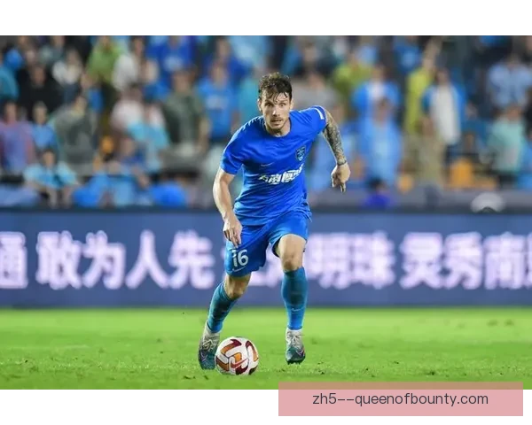 普茨林南通中场全力拼搏展现不屈精神与团队风采